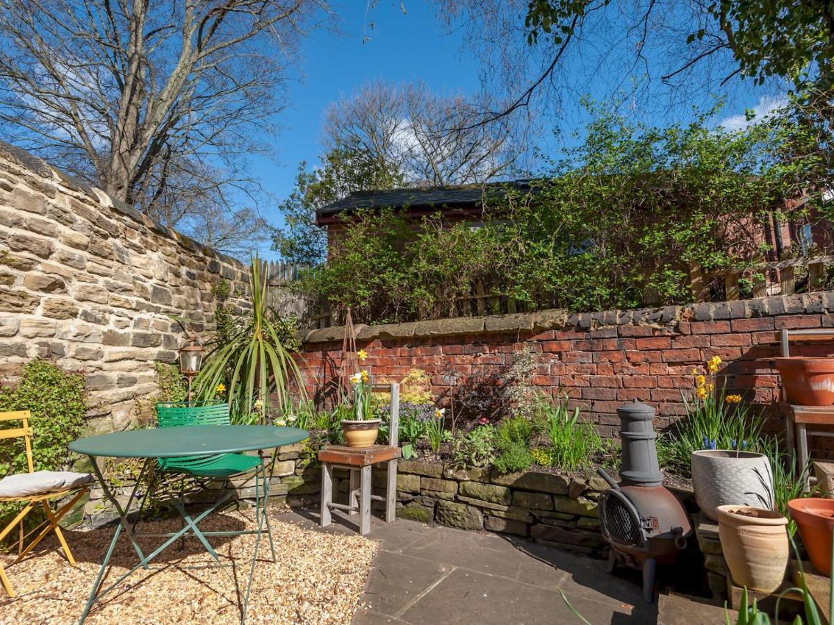 Pass The Keys Wonky Cottage With Amazing Garden Leeds  Eksteriør bilde